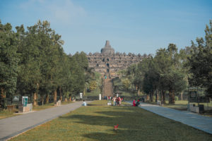 Borobudur-Tempel_Eingang-1