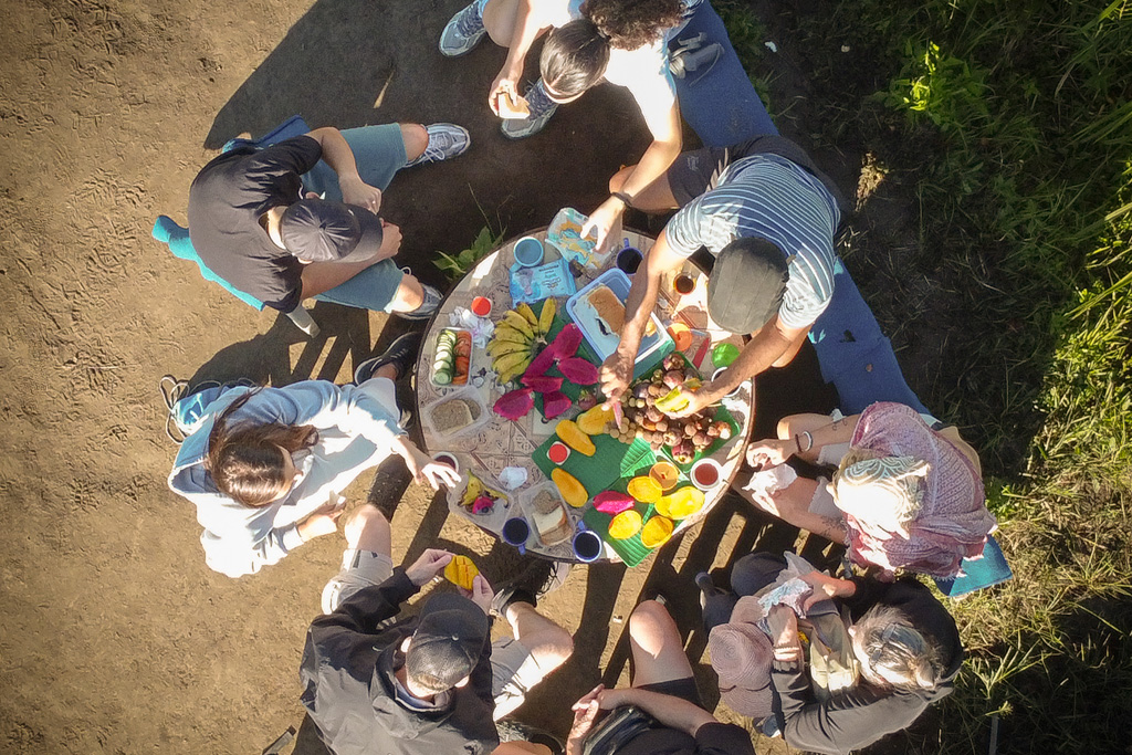 Muntigunung-Frühstück in der Gruppe