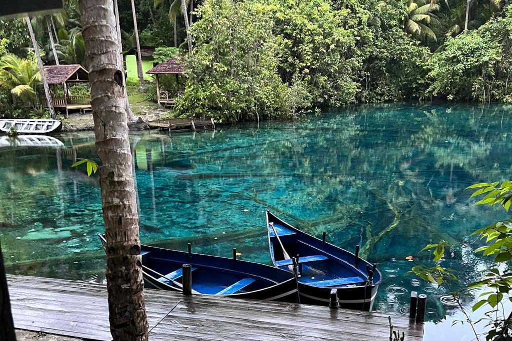 Paisu-Pok See zwei Boote an Anlegestelle 