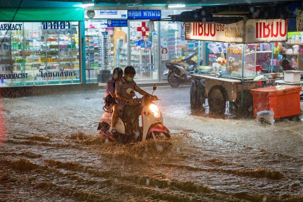 Regen setzt Indonesien im Juni unter Wasser