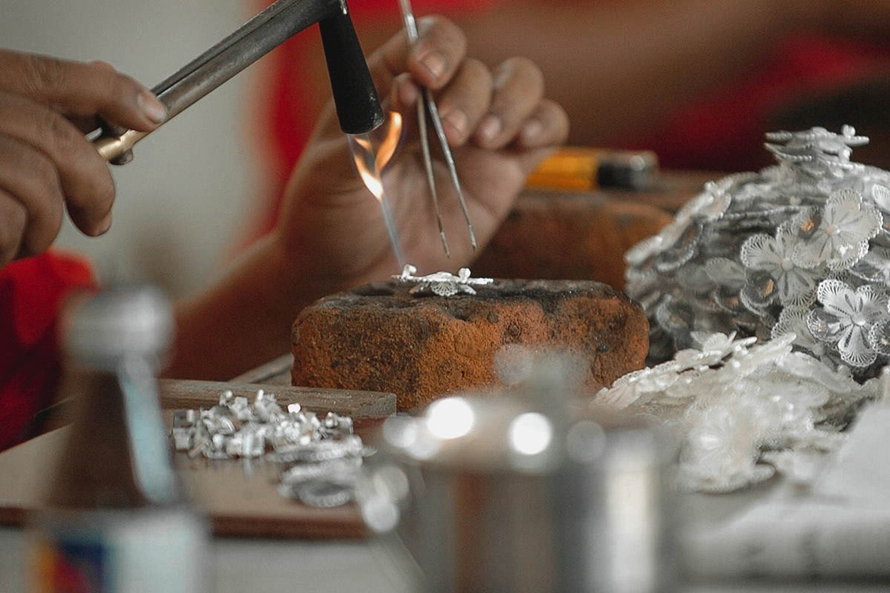 Handwerkskunst in Indonesien: Authentische Märkte & regionale Highlights