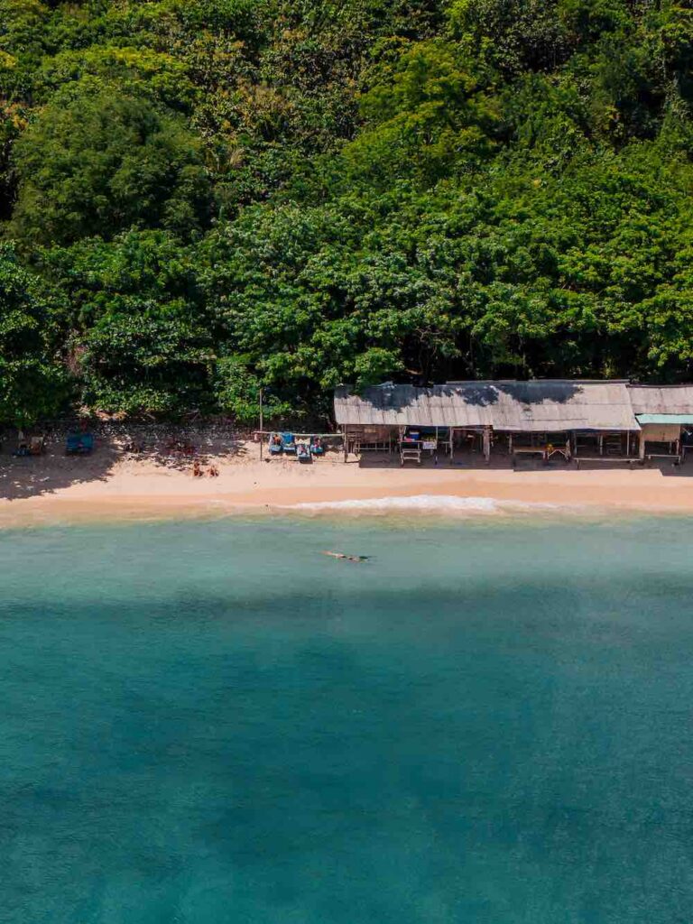 Blick auf den Thomas Beach in Bali von oben