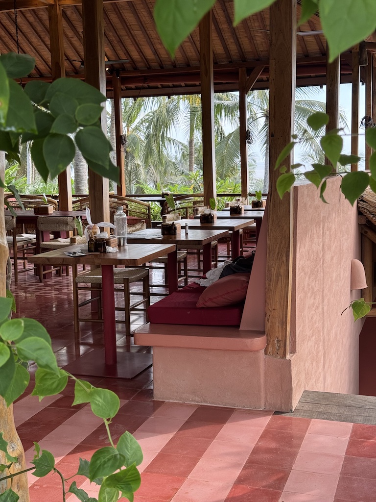 Supersenang-Restaurant-Balian