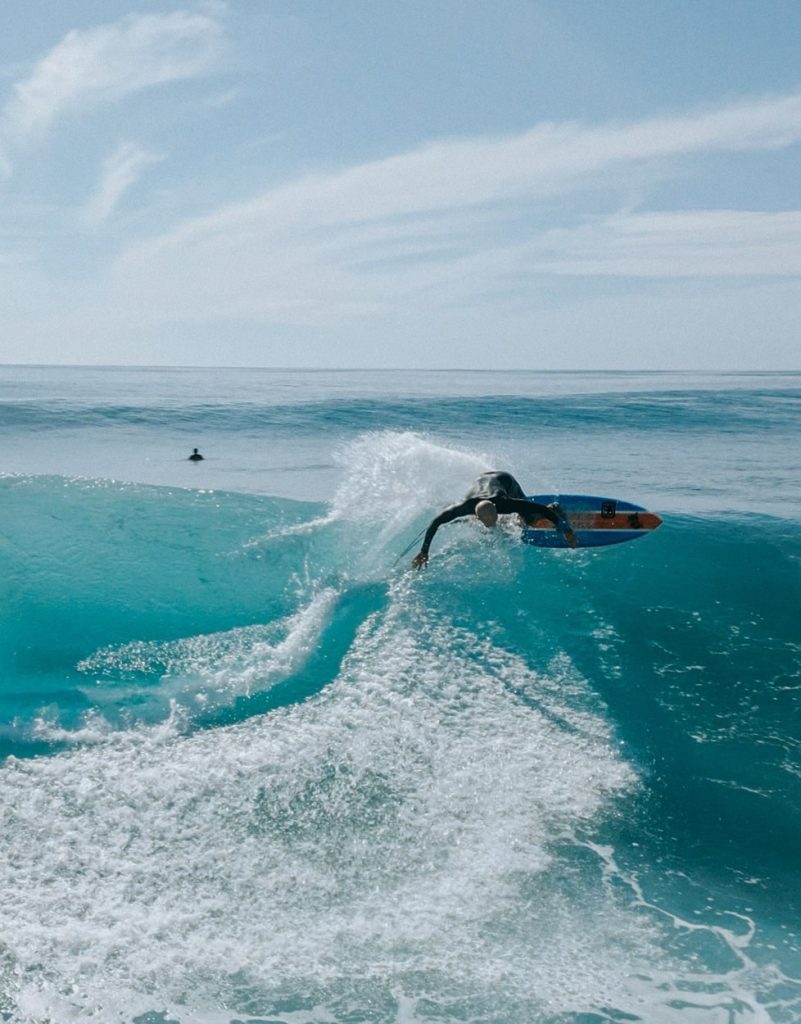 Surfen auf Rote Island, Indonesien