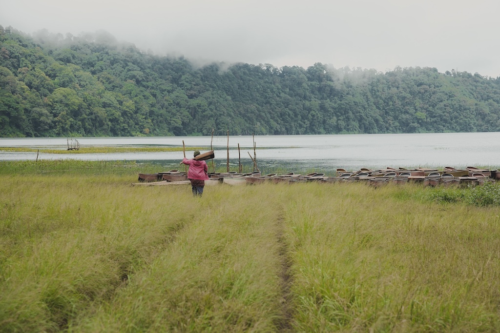 Tradtionelle Kanus am Tamblingan See 1