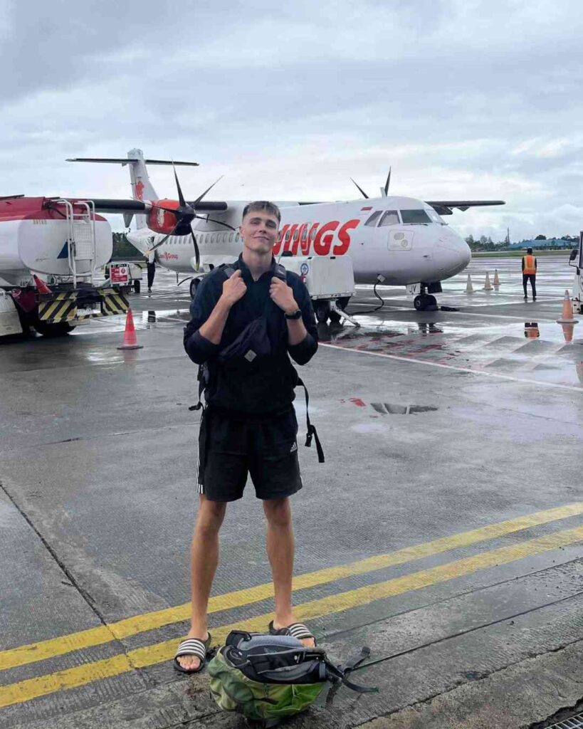 autor vor der propellermaschine auf neu guinea