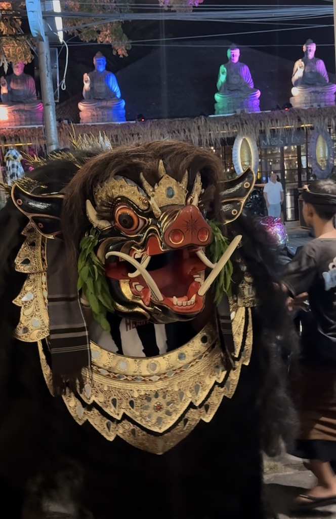 barong-galungan-kuningan-bali