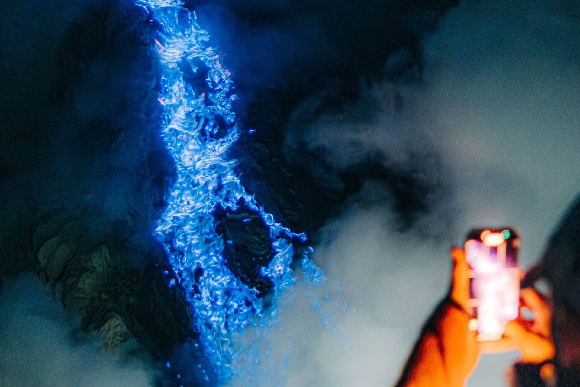 blaues-feuer-kawah-ijen-vulkan