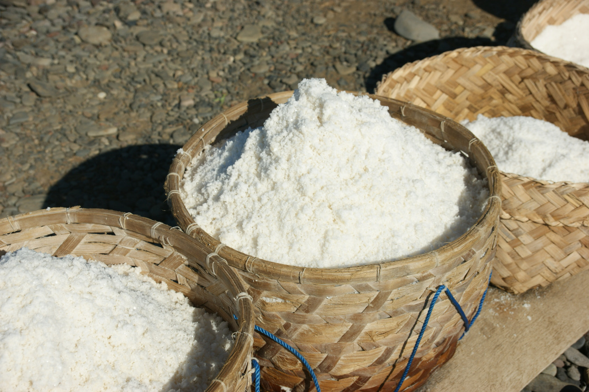 Die letzten Salzbauern von Bali: Traditionelle Salzgewinnung & teure Handarbeit